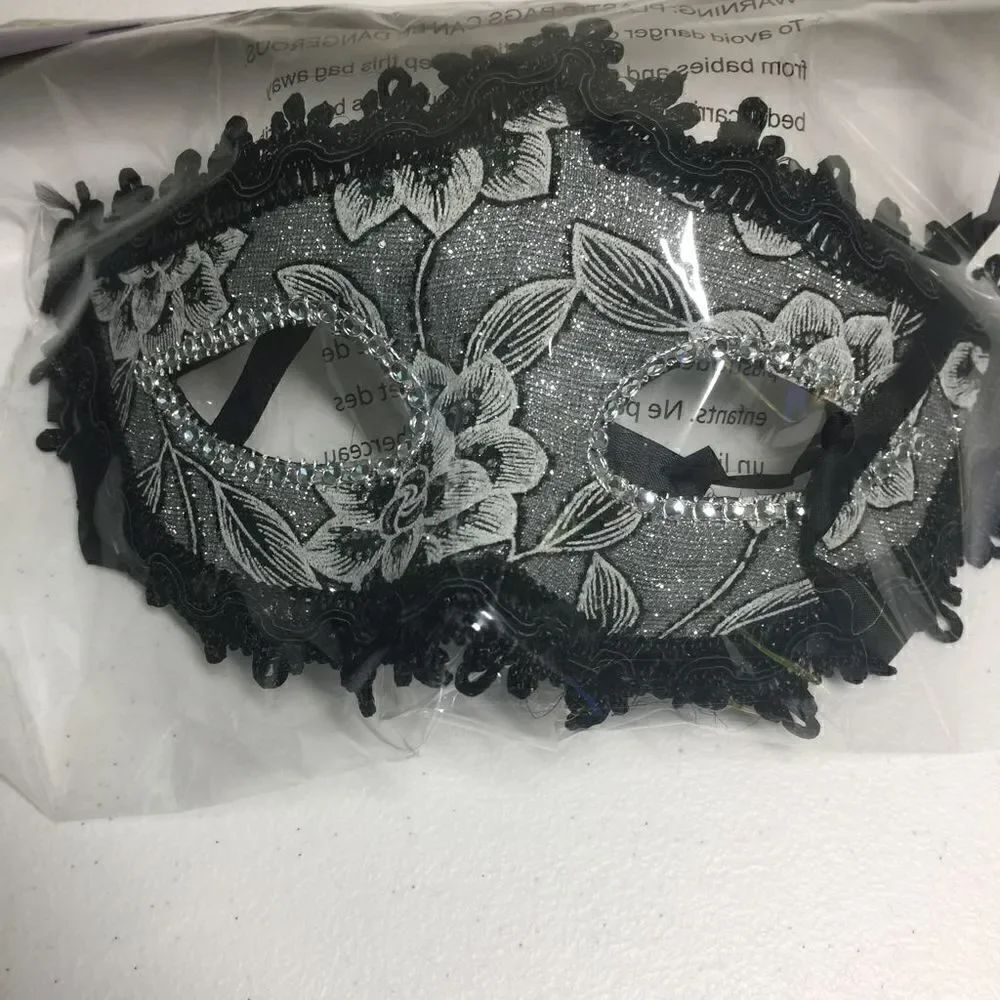 Silver and Black floral lace rhinestone Masquerade Halloween mask costume Mardig